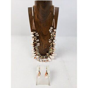 Vintage 1980s Hawaiian Conch Shell Necklace & Earrings Set Natural Boho Beach